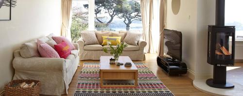 a living room with two couches and a coffee table at Stargazers in Saint Mawes