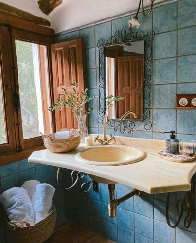 a bathroom with a sink and a mirror at Molino Laroya in Laroya