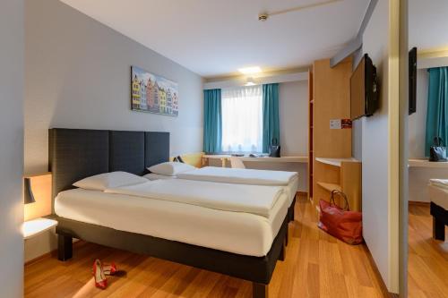Postel nebo postele na pokoji v ubytování ibis Köln Frechen