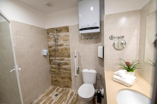 Ένα μπάνιο στο Glamping Alliance Hotel