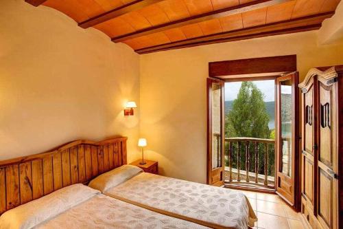 Posteľ alebo postele v izbe v ubytovaní Masia Mas d'en Bosch Casa Rural Baronia de Rialb
