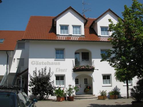 a white building with a red roof at Gasthof zum Ochsen in Waldstetten