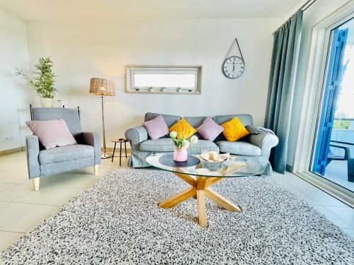Angies Marina Apartment, includes 2 Free Passes for the Marina Pool photo 3