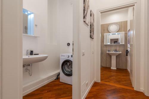 A bathroom at Luxury suite Como