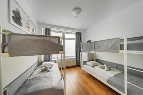 two bunk beds in a room with a window at Central Apartment Lofts in Vienna