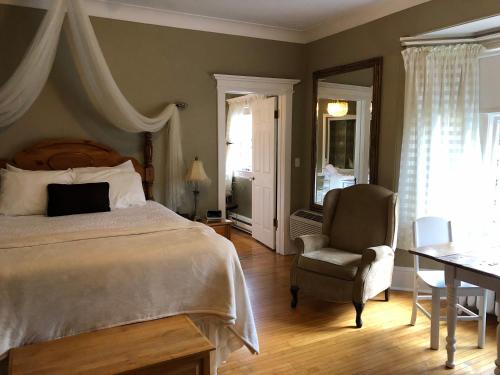 Postel nebo postele na pokoji v ubytování Leaside Manor