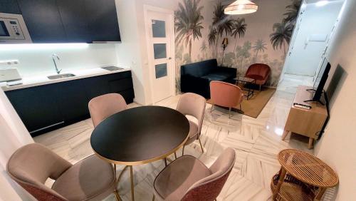 a dining room with a black table and chairs at San Clemente House in Seville