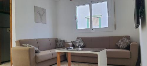a living room with a couch and a table at El Refugio in Tetouan