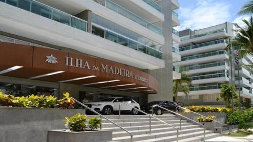 a white car parked in front of a building at Ilha da Madeira Resort Riviera de São Lourenço SP in Bertioga