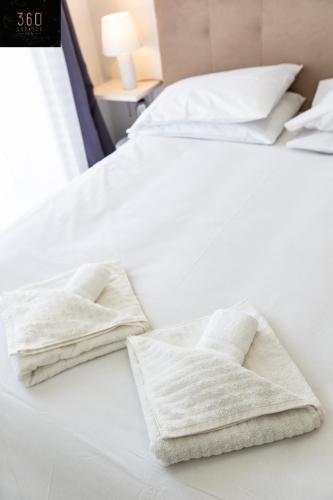Una cama o camas en una habitación de Modern & Spacious Apartment in the Heart of Pieta by 360 Estates