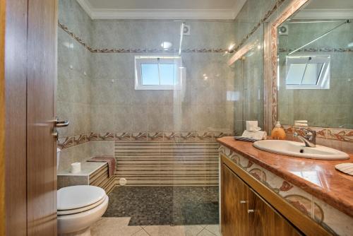 Bathroom sa Villa Rodrigues
