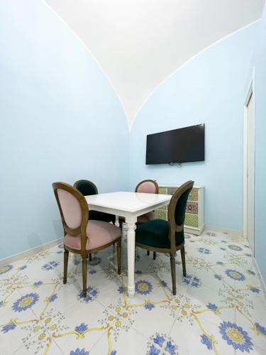 Televízia a/alebo spoločenská miestnosť v ubytovaní Appartamento nel cuore di Formia