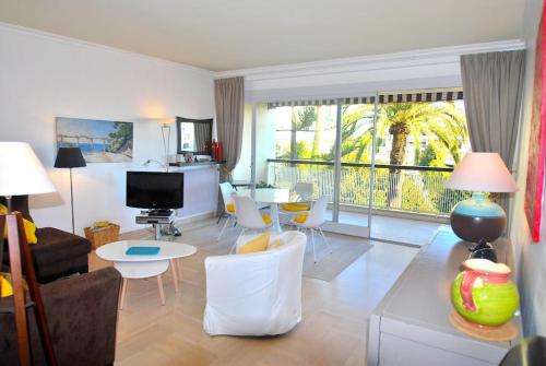 Zdjęcie z galerii obiektu Croisette Immo Moderne 2 Chambres 2SDB Proche rue d'antibes w Cannes