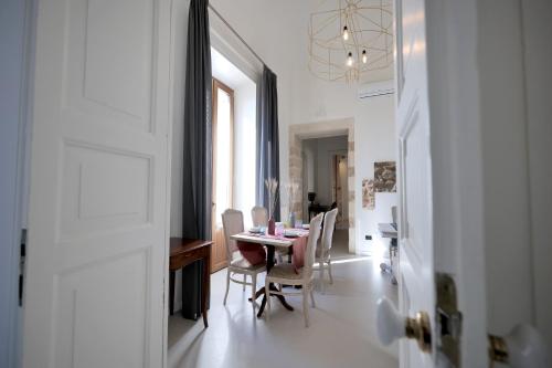 a dining room with a table and chairs at Dimora San Giuseppe in Lecce