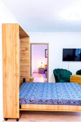 a bedroom with a bed with a wooden frame at Thome Ego Flat in Cluj-Napoca
