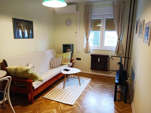 Weekly&Less near Campus with fast Wi-fi and free parking