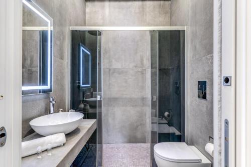 Ένα μπάνιο στο Gallery Suite Naples