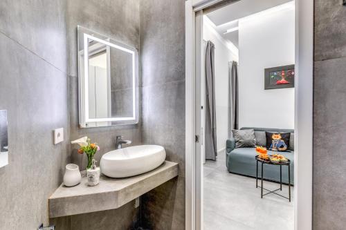 Ένα μπάνιο στο Gallery Suite Naples