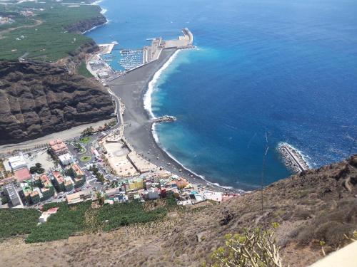 an aerial view of a beach and the ocean at Casa Los Mangos in Tijarafe