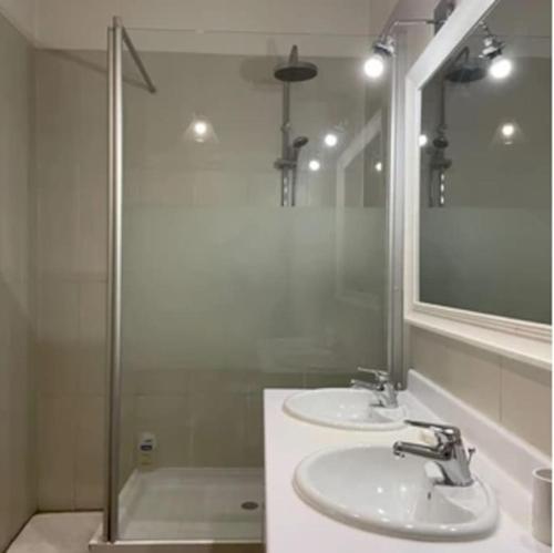 Kúpeľňa v ubytovaní 5S - Bel appartement 3 chambres Cannes centre