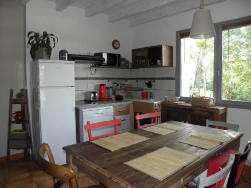 Η κουζίνα ή μικρή κουζίνα στο l'Arbre du Magnan