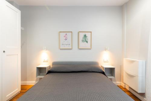 A bed or beds in a room at LJ Amplio en Triana con Parking para Nomadas digital
