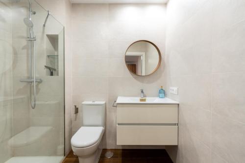 A bathroom at LJ Amplio en Triana con Parking para Nomadas digital