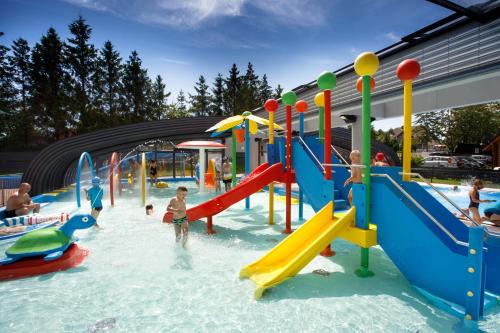 a group of children playing in an indoor water park at Collins Holiday in Ustronie Morskie
