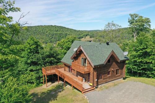 Family chalet with hot tub