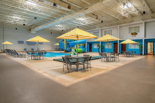 The swimming pool at or close to Grand Williston Hotel and Conference Center