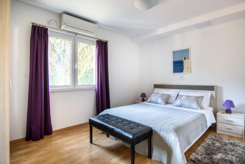 Ένα ή περισσότερα κρεβάτια σε δωμάτιο στο California Apartments