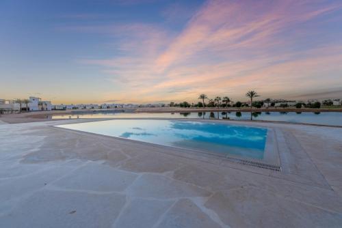 Bazén v ubytování NEW! Gouna, Cyan Cozy 3BR Townhouse Lagoon & Pool nebo v jeho okolí