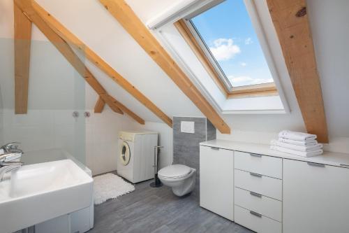 Kúpeľňa v ubytovaní Romantic Attic Apartment