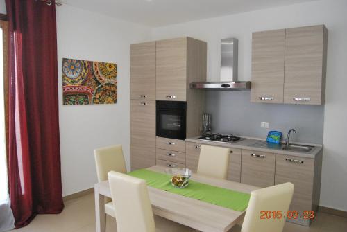 a small kitchen with a table and chairs in a room at Residence Rapisardi by RECEPTIO in Catania