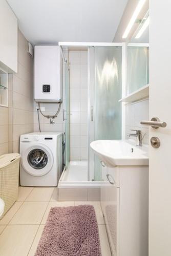 BRIGHT APARTMENT