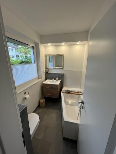 a bathroom with a tub and a sink and a toilet at Ferienhaus Hildchen an der Osterheide in Schneverdingen