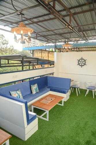 Gallery image of The Voyage - Cafe Hostel CoWork in Pune