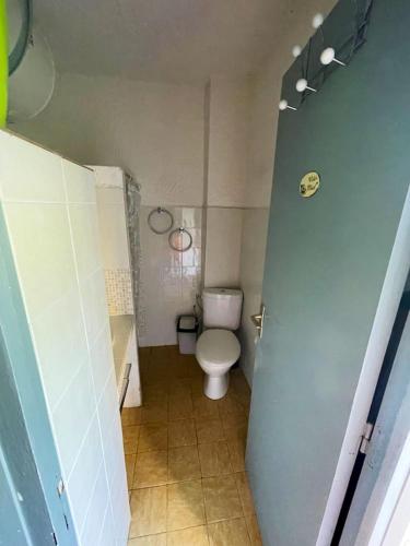 Ένα μπάνιο στο Studio cosy à Linguizzetta 32 m² avec terrasse privée