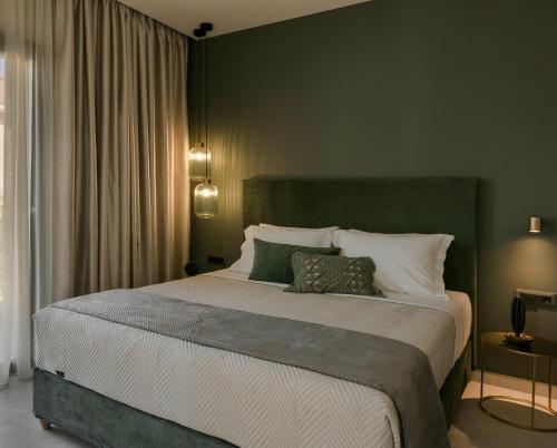 Кровать или кровати в номере Anthemis Living