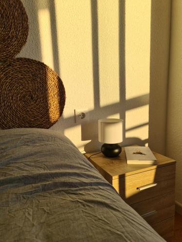a bedroom with a bed and a night stand with a lamp at Bonito triplex con increíbles vistas in Benidorm
