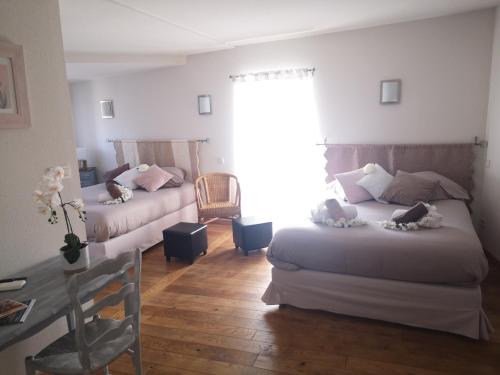 Gambar di galeri bagi Auberge de l Helvie chez Coco & Ricou di Valvignères