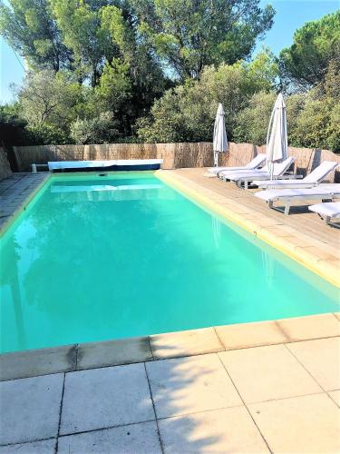 Photo de la galerie de l'établissement Les Calades - Piscine, Parc, Parking, à Arles