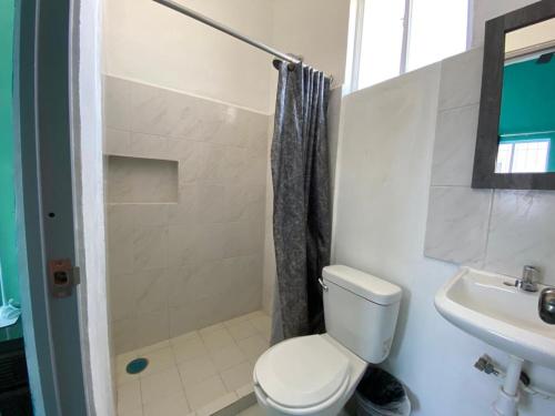 Bilik mandi di Hotel Murallas Capital
