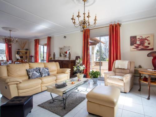 Posedenie v ubytovaní Apartment le flora by Interhome