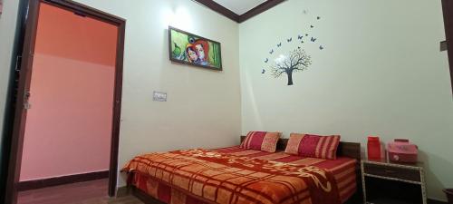 a bedroom with a bed in a room at Mountain green valley homestay in Lansdowne