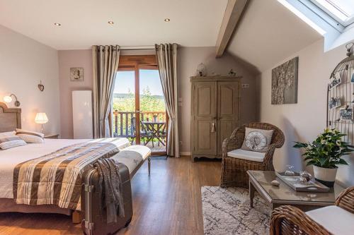 a bedroom with two beds and a balcony at Clos du Mont Rouge in Bouzy