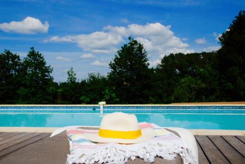 Kolam renang di atau dekat dengan Wonderful house in Périgord , heated pool