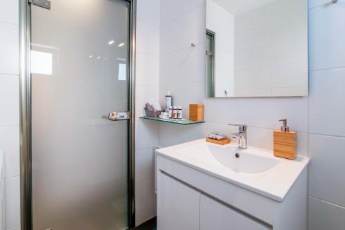 Sun & Sea Suite, Kavouri