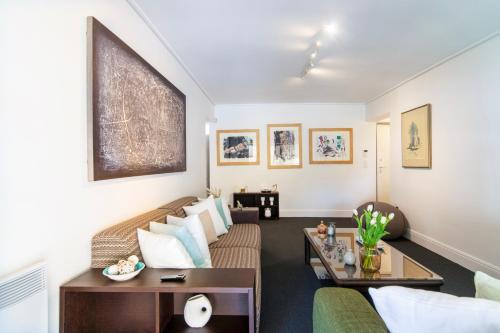 Sun & Sea Suite, Kavouri