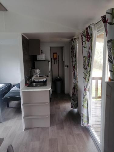 a kitchen with a sink and a counter top at MHVACANCES LOUENT PLUSIEURS MOBILHOMES DANS CAMPING 4 ETOILES PROCHE CHATEAUX et ZOO BEAUVAL in Onzain